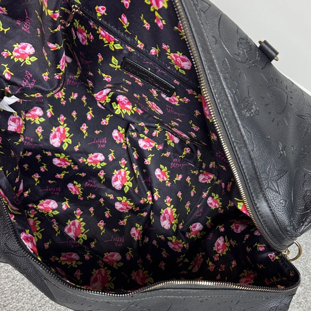 Betsey Johnson skull and heart weekender - Picture 6 of 7